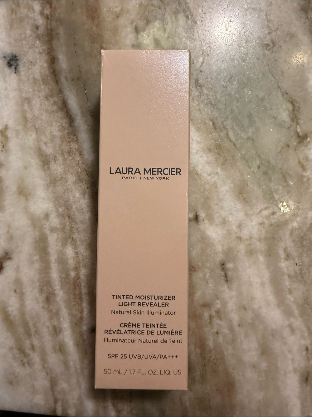 laura mercier Tinted Moisturizer Light Revealer - Nude